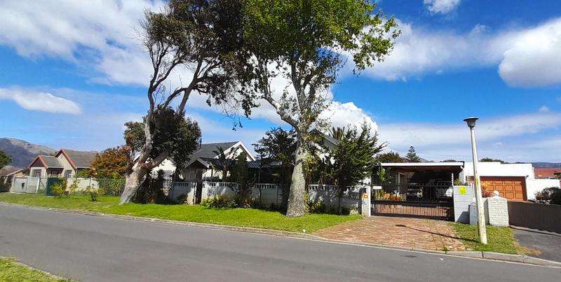 3 Bedroom Property for Sale in Bergvliet Western Cape